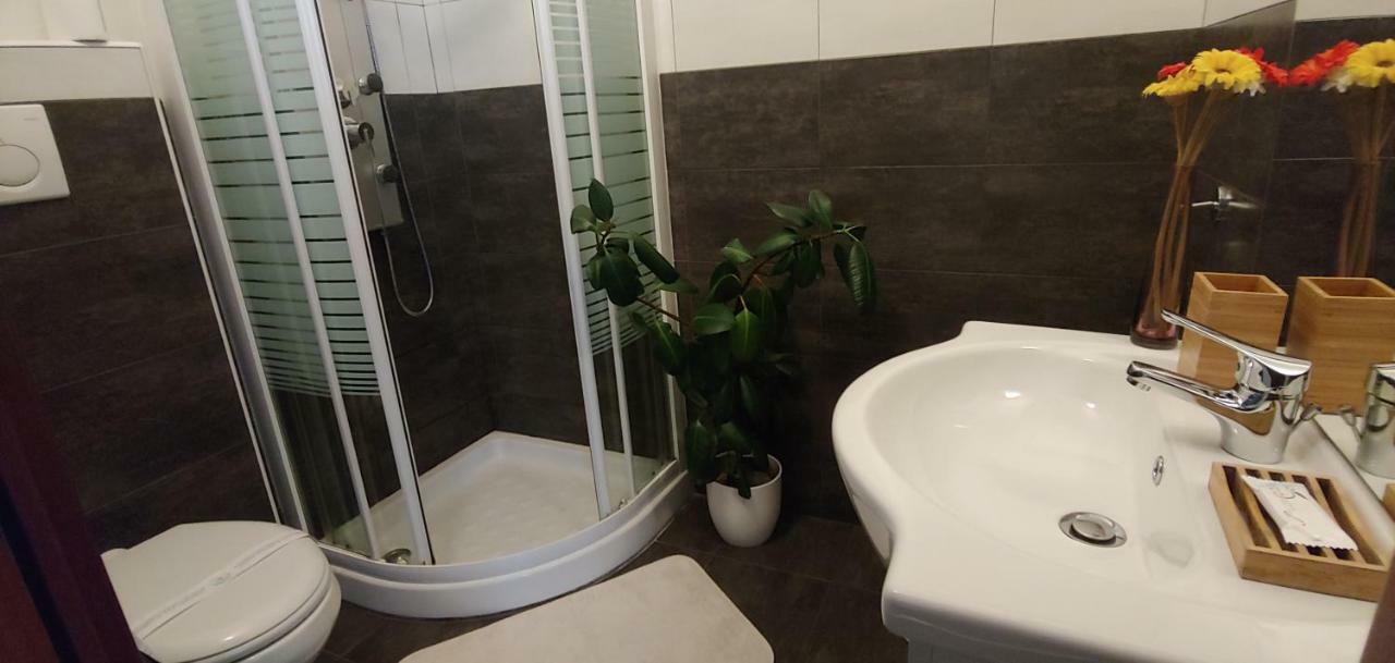 Affittacamere Valchiavenna - Foresteria Lombarda Con Parcheggio Privato Sul Posto! Apprezzata Gestione Familiare Dal 2012, Qualita-Prezzo Top! "Guest-House With Private Parking On Site! Appreciated Family Management Since 2012, Quality-Price Top!" 외부 사진